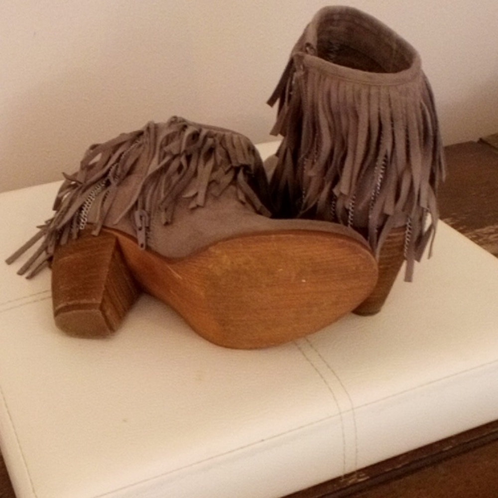 Fringe Ankle Boots - Gray with silver chain details unique - Picture 6 of 11